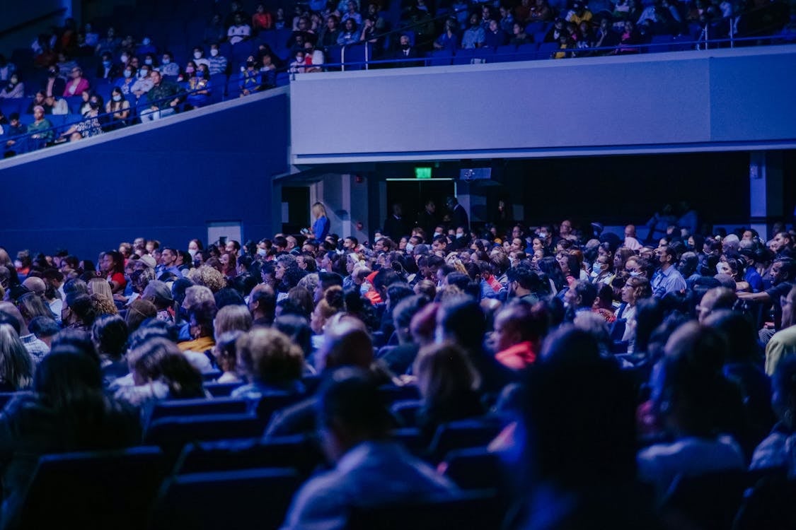 free-photo-of-crowd-on-gathering-in-hall